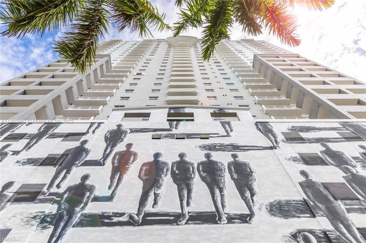 185 SE 14th Ter - Photo 2 of 30