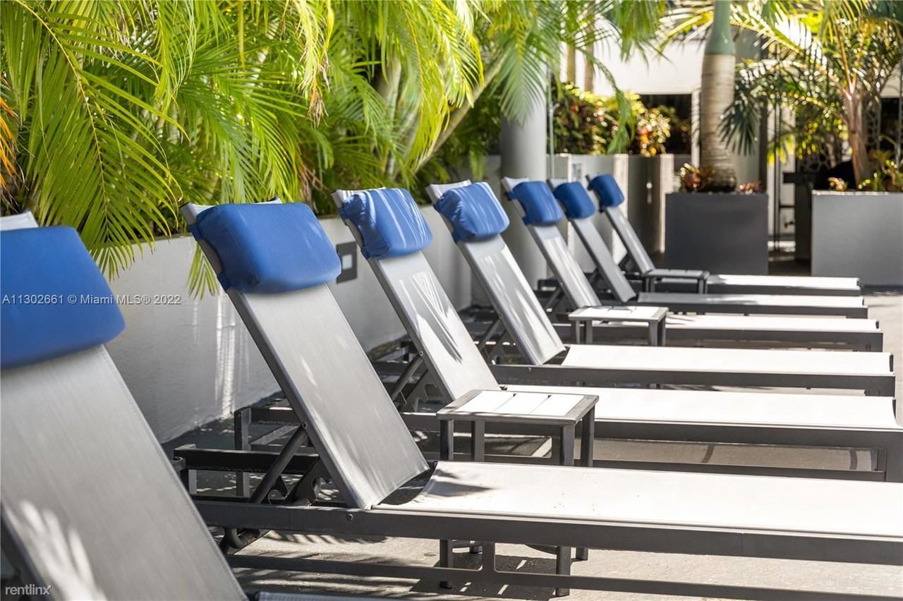 185 SE 14th Ter - Photo 3 of 30