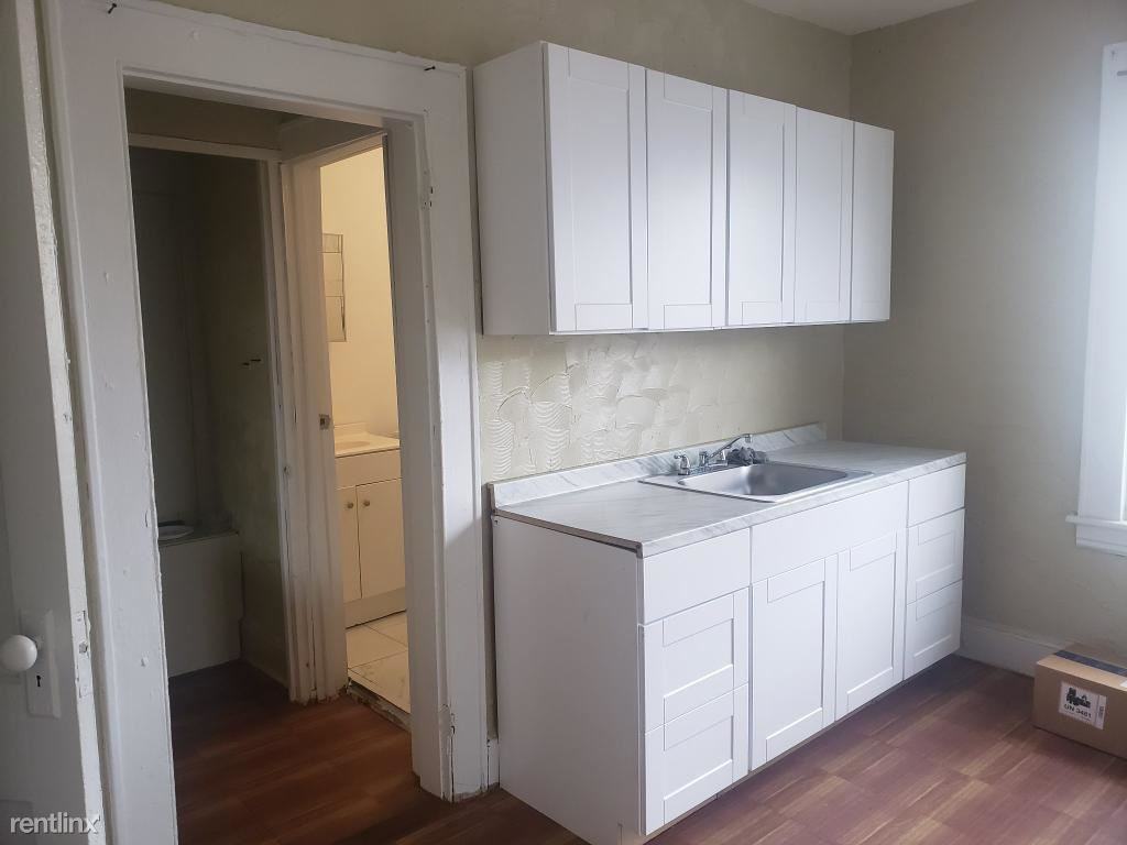 1495 Pemboke Street 2R - Photo 3 of 3