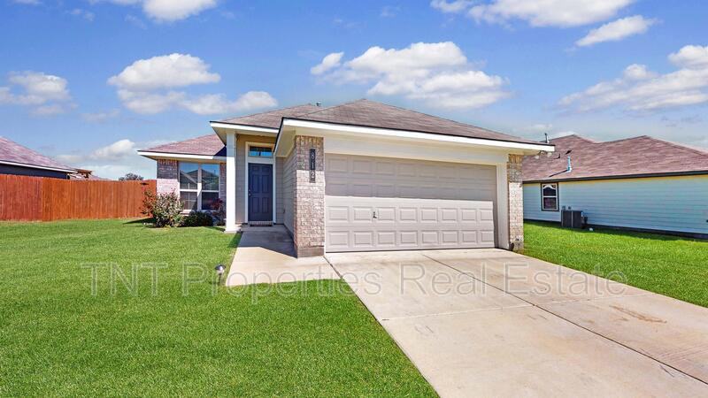 812 Mockingbird St - Photo 2 of 13