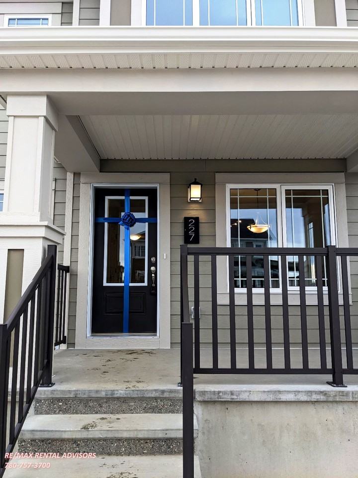 227 Yorkville Ave Sw - Photo 2 of 18