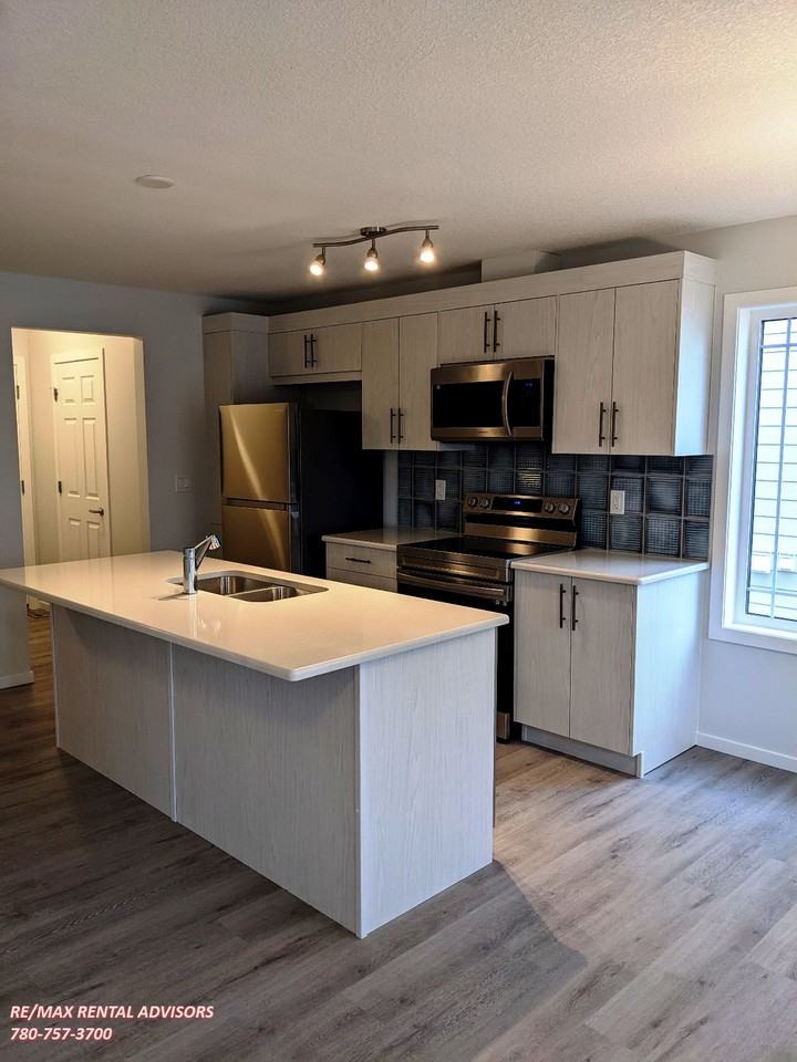 227 Yorkville Ave Sw - Photo 3 of 18