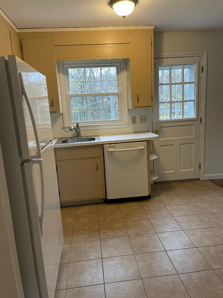 125 Jaffee Ter - Photo 3 of 14