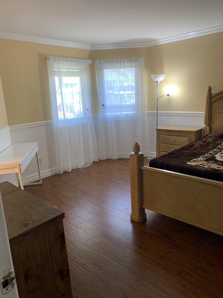 16095 80 Avenue - Photo 2 of 5