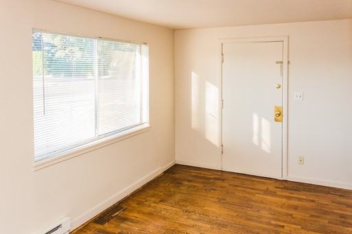 304 W Court St - Photo 2 of 12