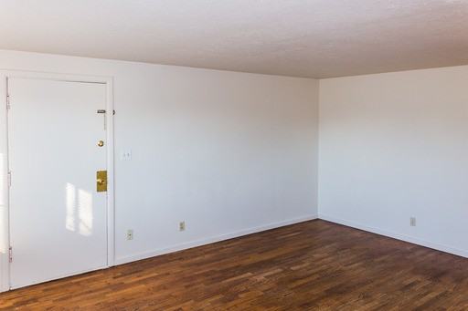 304 W Court St - Photo 3 of 12