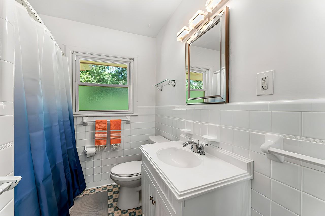 Thurgood St Sw - Photo 2 of 12