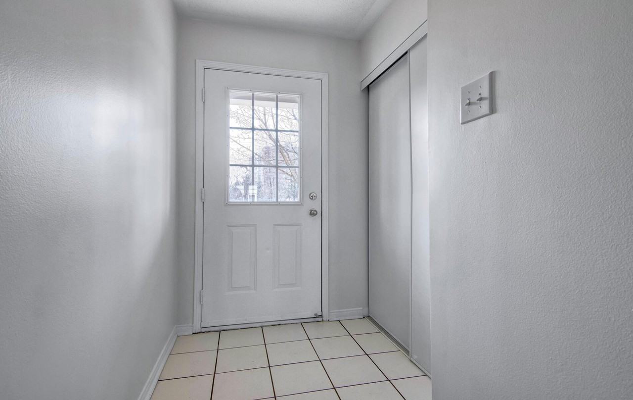 Daniels Gateway, Erin Centre Apartments 2900 Rio Crt, Mississauga, ON