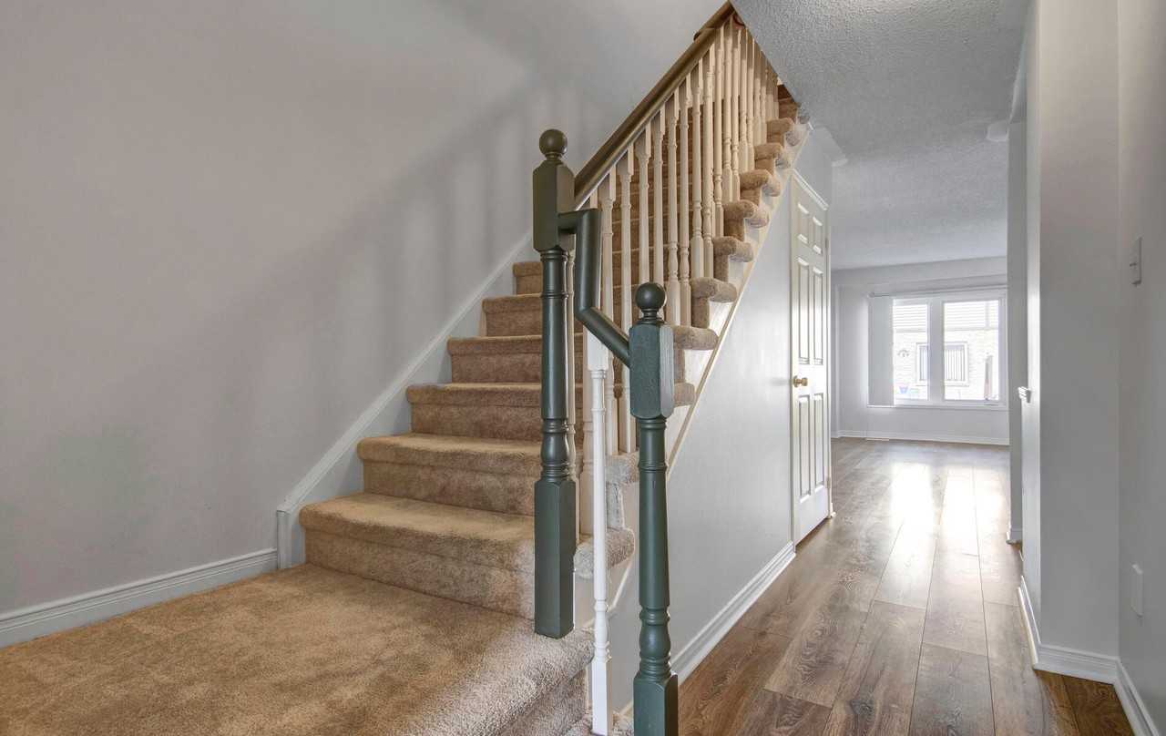 Daniels Gateway, Erin Centre Apartments 2900 Rio Crt, Mississauga, ON