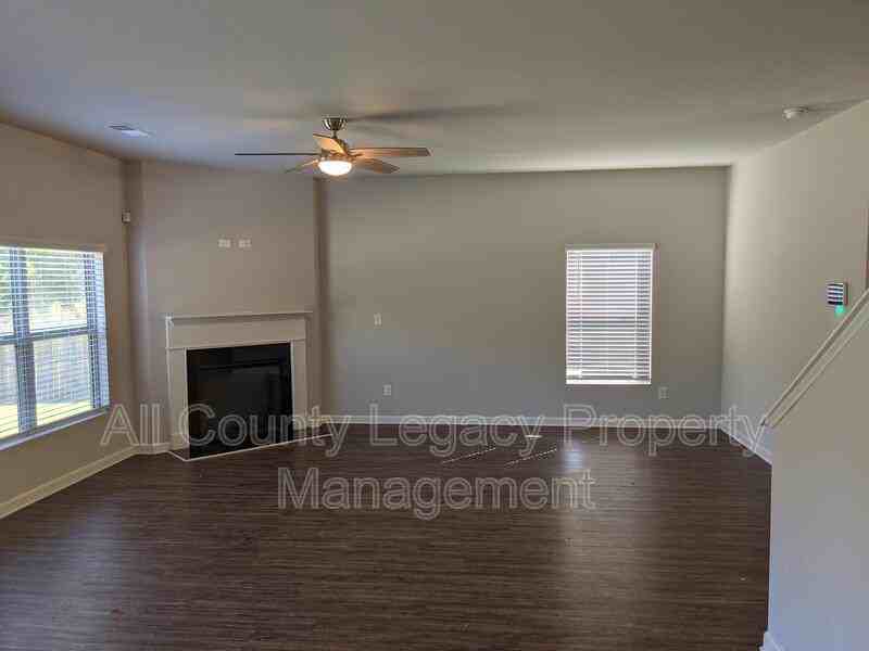 1927 Roxey Ln - Photo 2 of 15