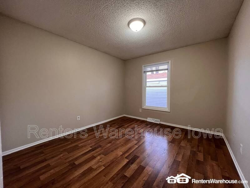 802 Hartford Ave - Photo 7 of 14