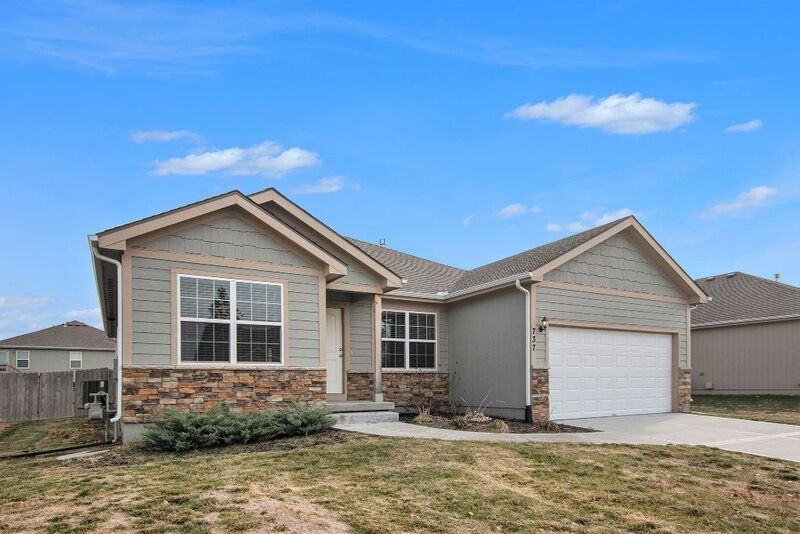 737 S Mulberry St - Photo 2 of 27