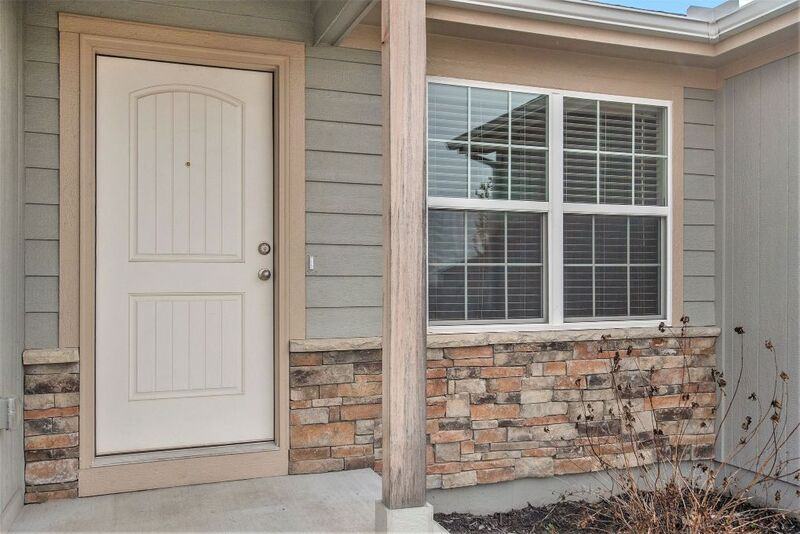 737 S Mulberry St - Photo 3 of 27