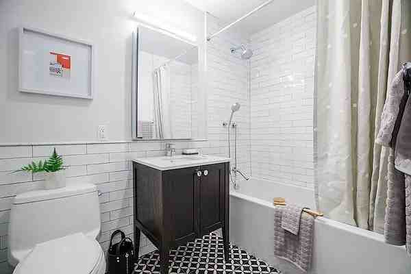 558 Fulton St - Photo 2 of 4