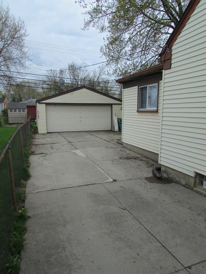 29673 Chester Avenue - Photo 2 of 13