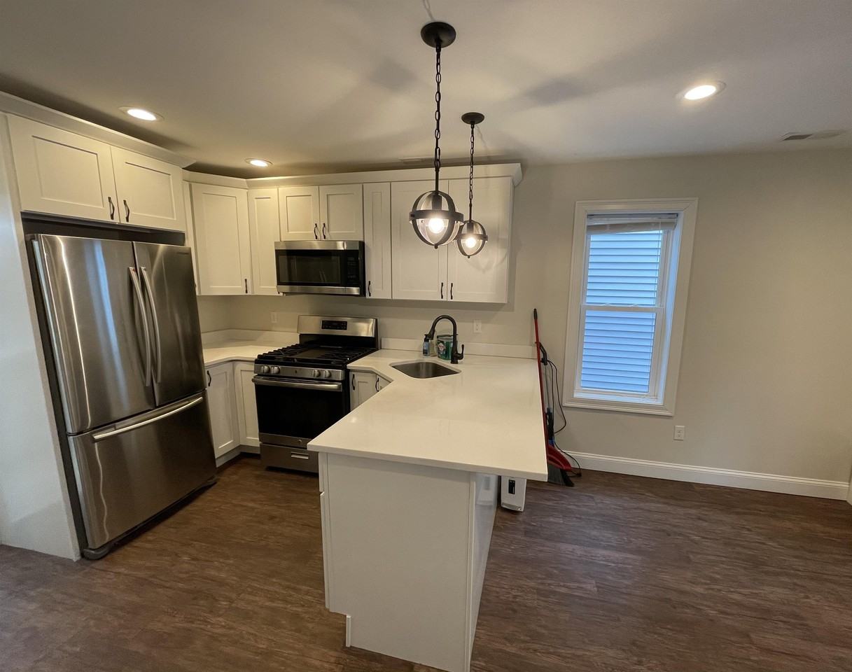 29 29 East Transit - 2 - Photo 3 of 8