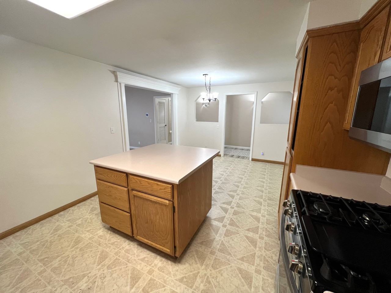 734 Hemlock Ct #1 - Photo 4 of 31
