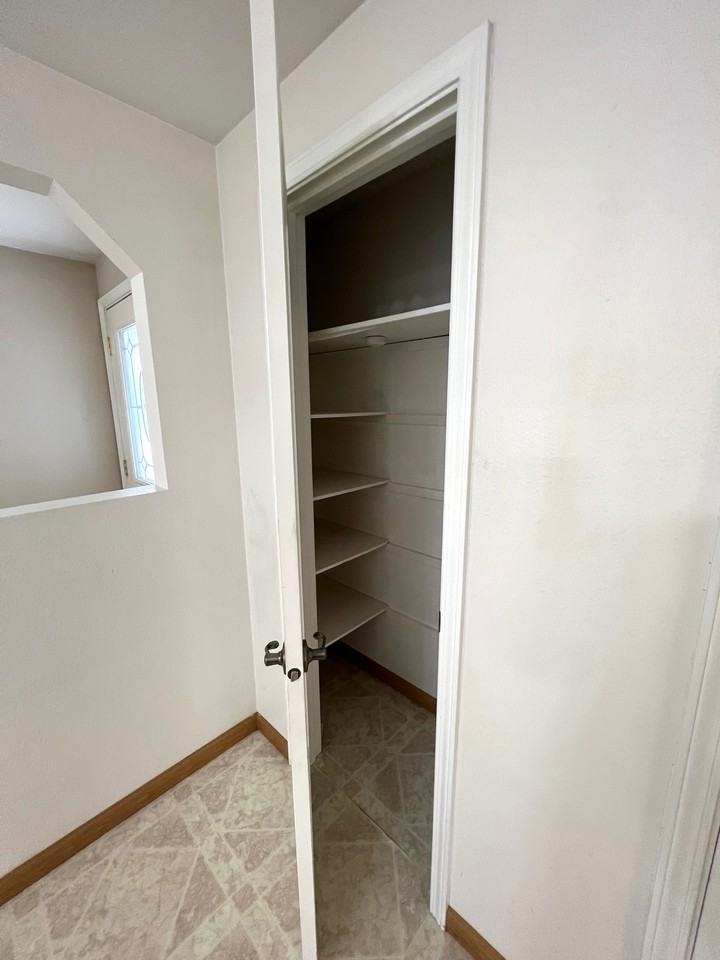 734 Hemlock Ct #1 - Photo 7 of 31
