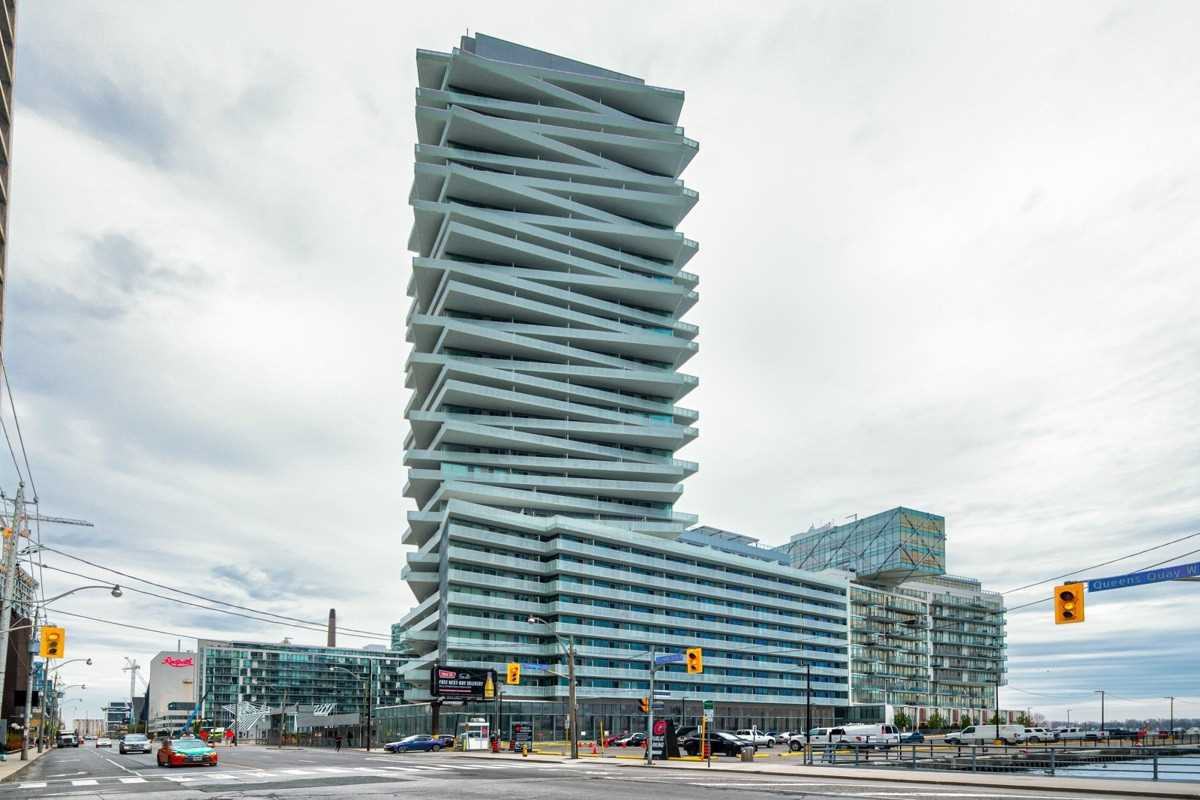 15 Queens Quay East #802