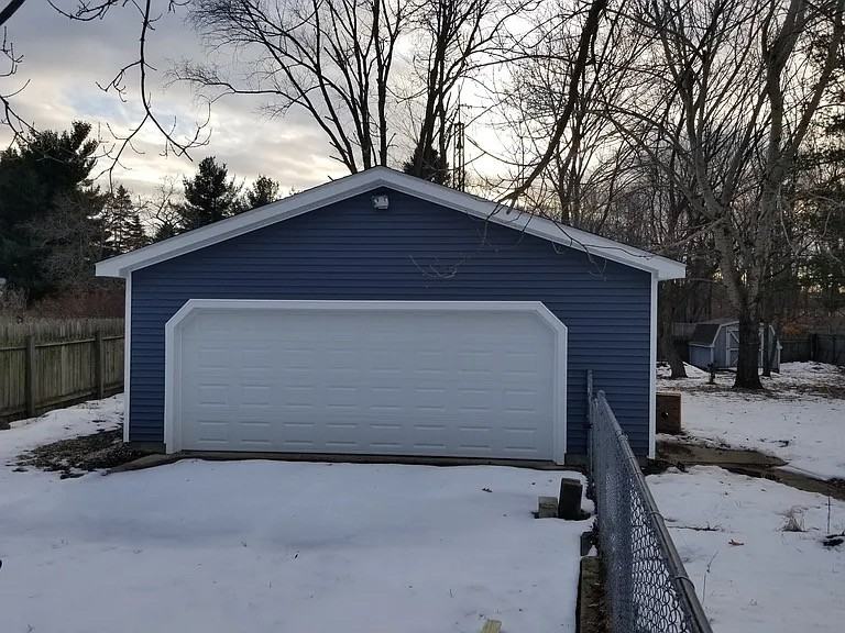 326 Oakwood Lane - Photo 3 of 10