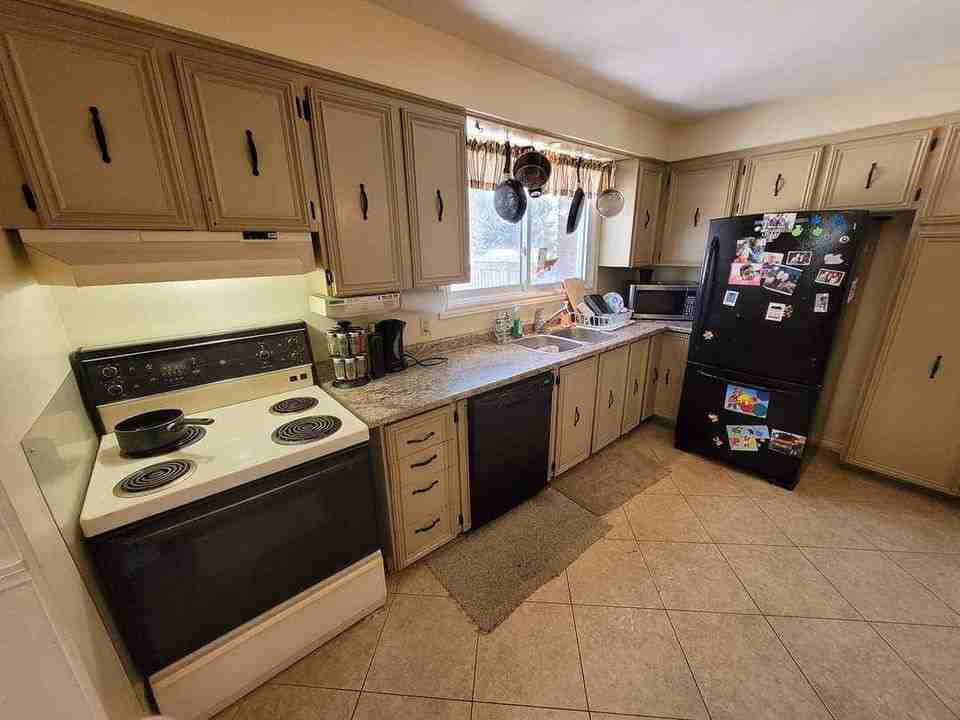 1331 Millwood Avenue - Photo 3 of 10