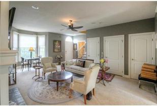 9843 N Montclair Ave - Photo 1 of 1