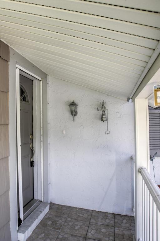 12111 Meadowbrook Ln - Photo 3 of 20