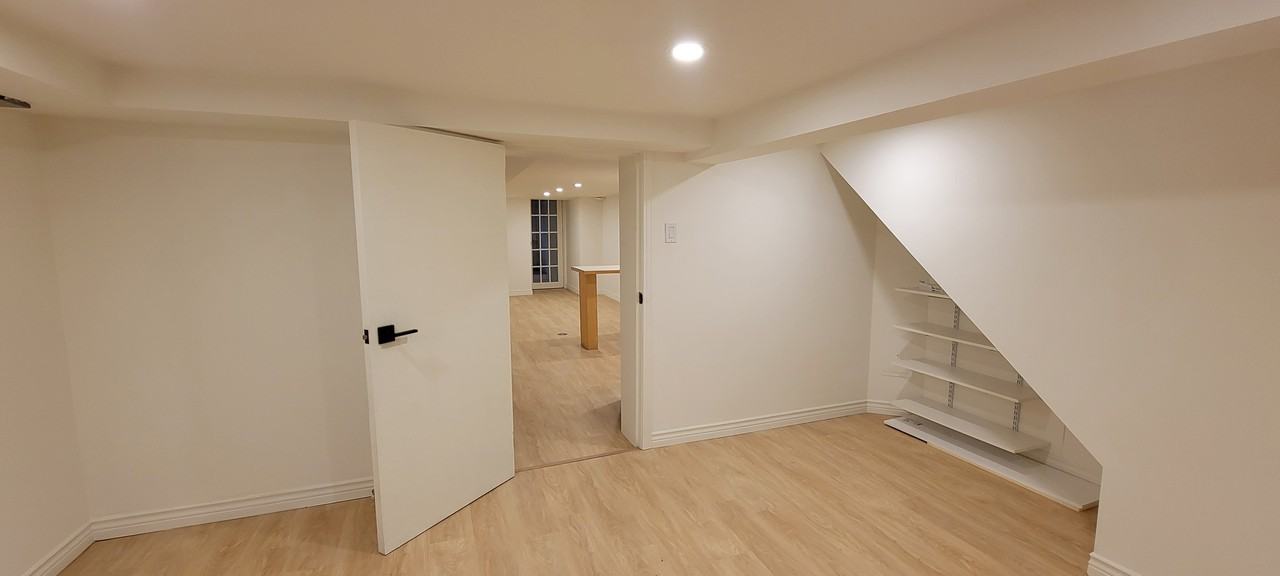 186 Gladstone Avenue #1B - Photo 3 of 13