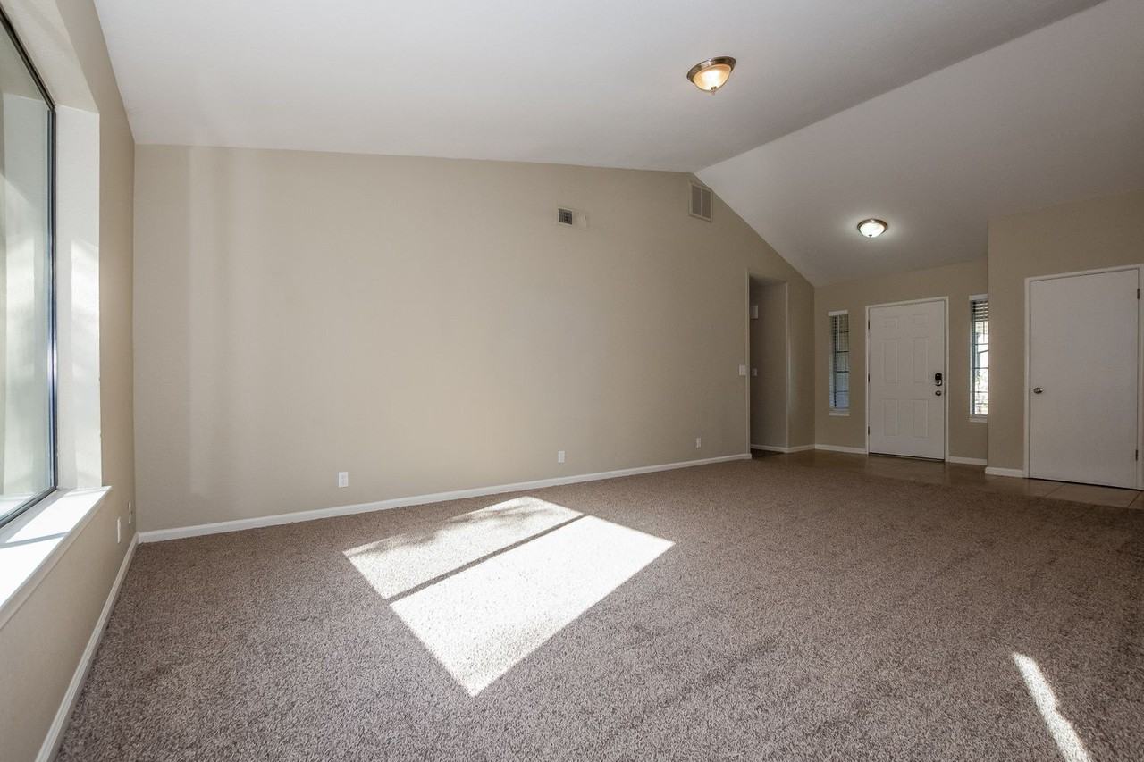 1810 W Joseph St - Photo 3 of 20