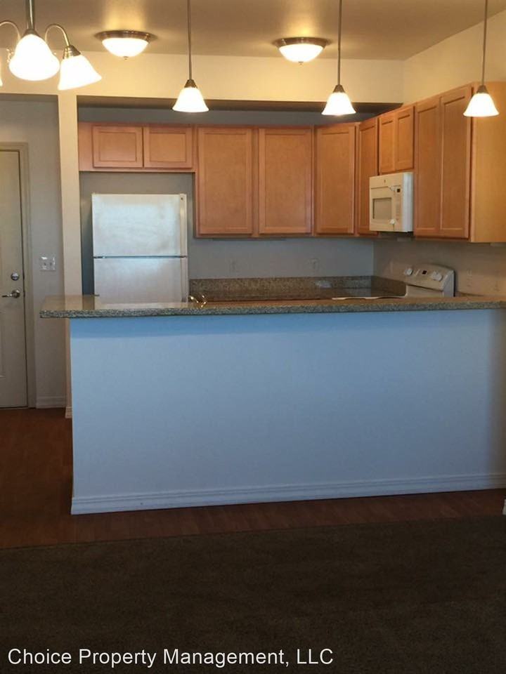 Fox Hills Apartment - Photo 3 of 10