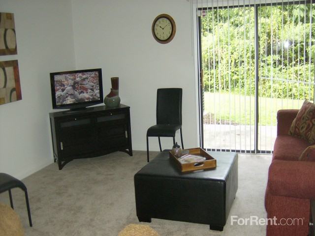 Windsor Harbor Apartments - Photo 3 of 28