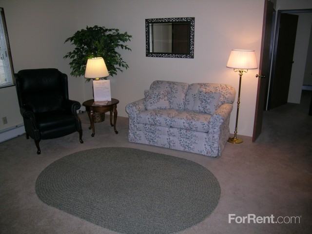 South Towne Village Apartments - Photo 2 of 8