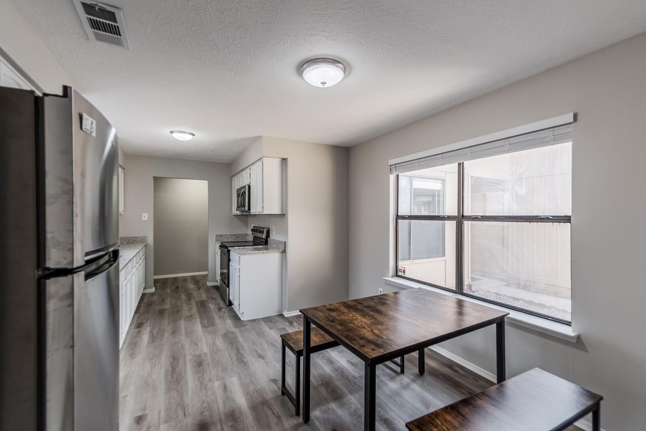 Redbrook Dr - Photo 2 of 18