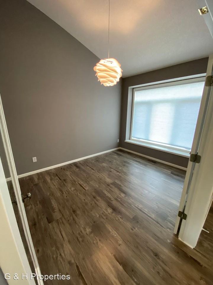 1128 Shumway Ct - Photo 3 of 21