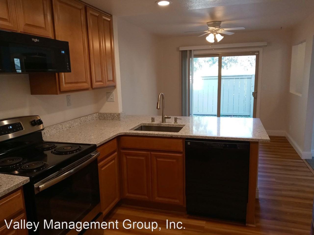 1332 Greenwich Ct - Photo 2 of 48