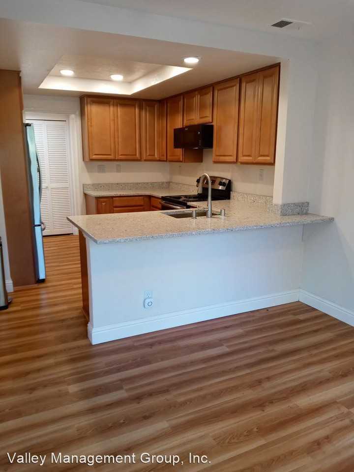 1332 Greenwich Ct - Photo 3 of 48