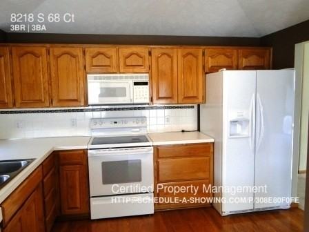 8218 S 68th Ct - Photo 3 of 5
