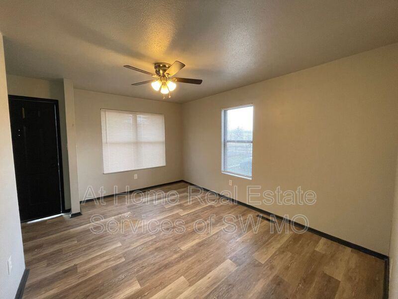 1224 W Calhoun St #A - Photo 3 of 8