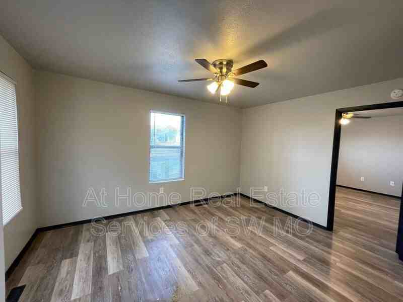 1224 W Calhoun St #A - Photo 4 of 8