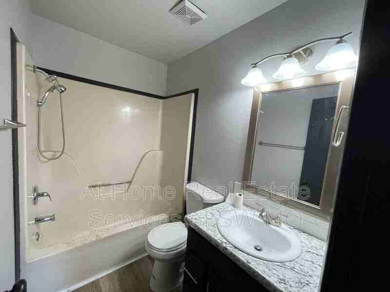 1224 W Calhoun St #A - Photo 7 of 8