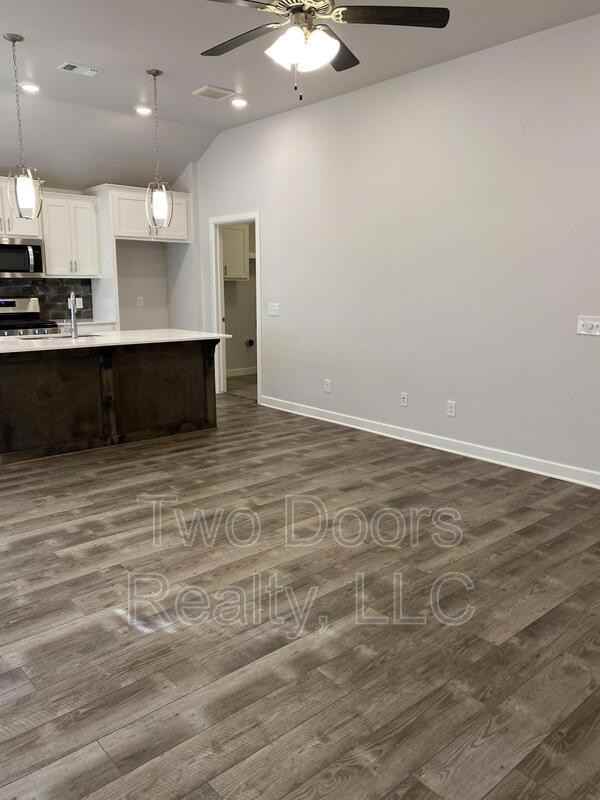 425 Kearny Ln - Photo 3 of 20