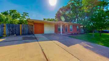 featured image of 2104 Elmwood Dr