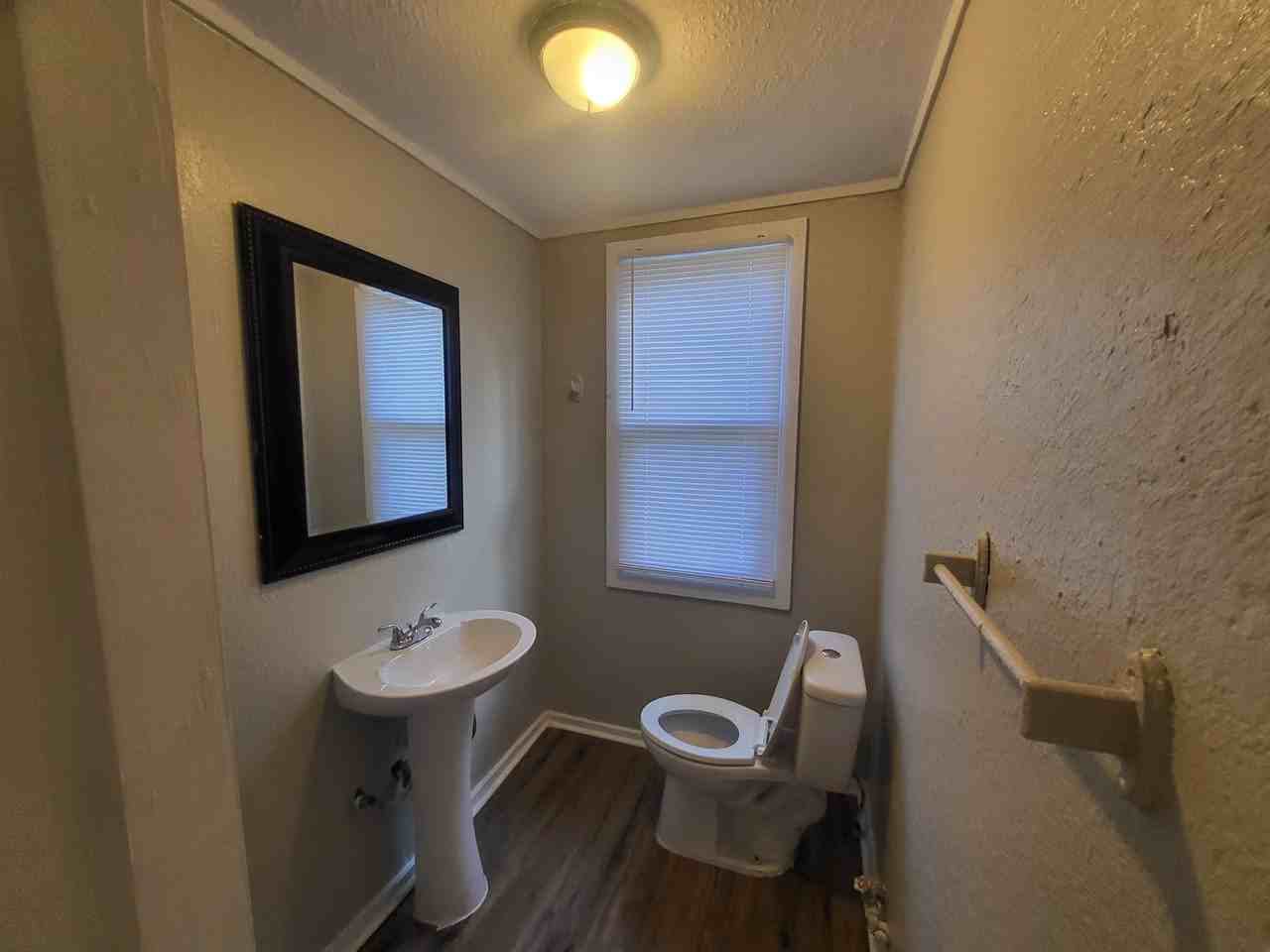 258 E Graves Ave - Photo 2 of 14