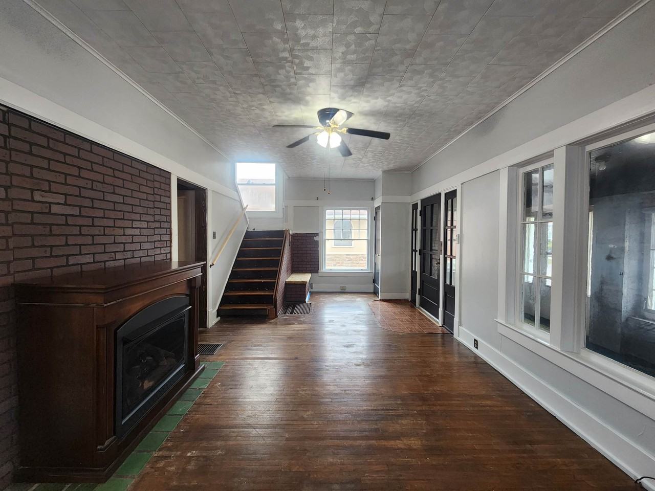 435 E Main St - Photo 3 of 18