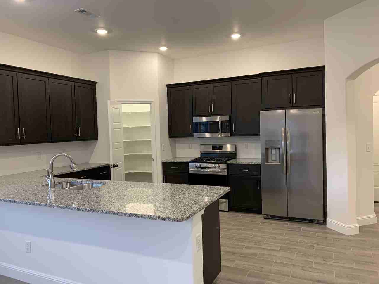 2405 Graham Ln - Photo 3 of 31