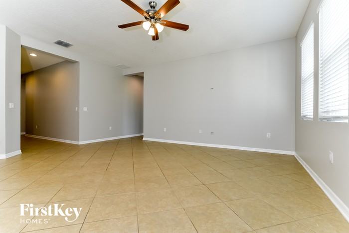 2626 Limerick Cir - Photo 3 of 15