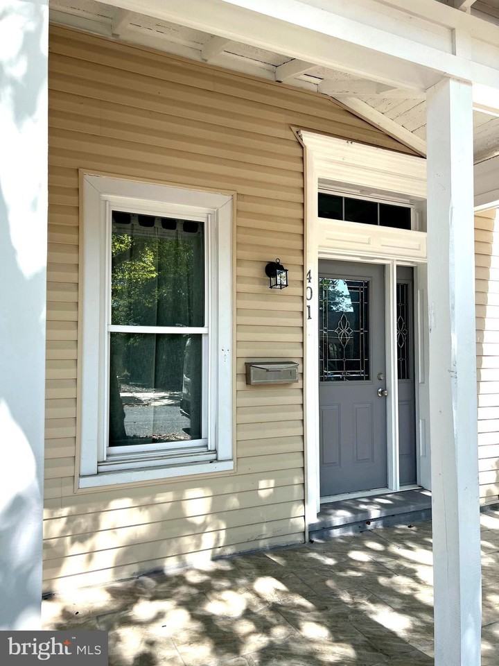 401 Buffalo Ave - Photo 3 of 13