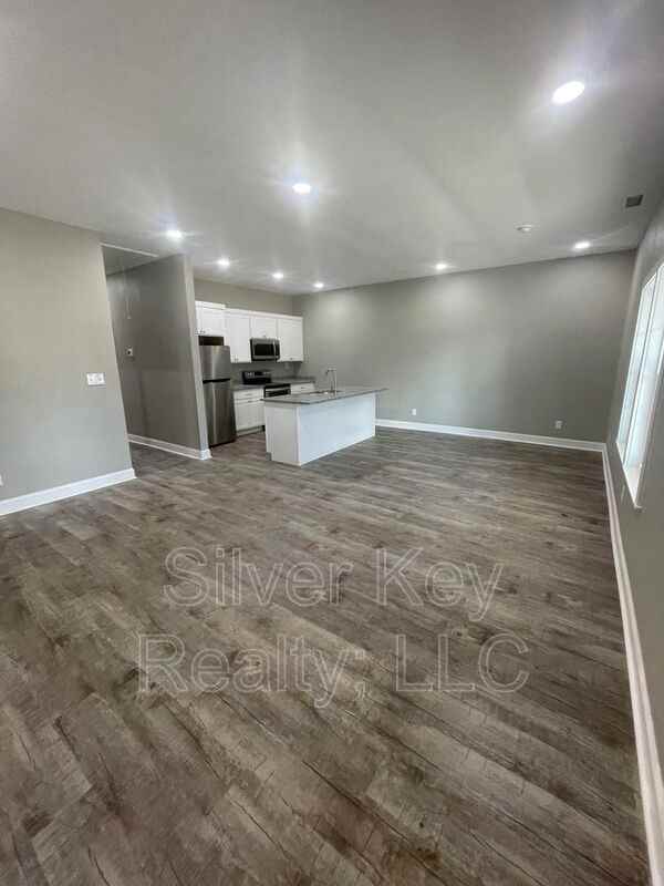 402 Ingleside Ave - Photo 6 of 20