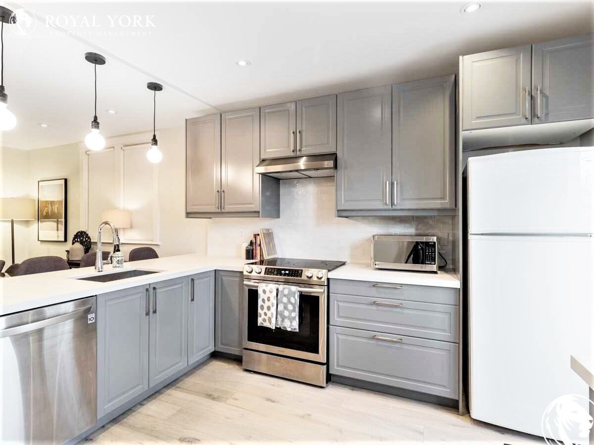 1047 Davenport Rd 1, Toronto, ON M6G 2C2 Room for 3,895/month Zumper