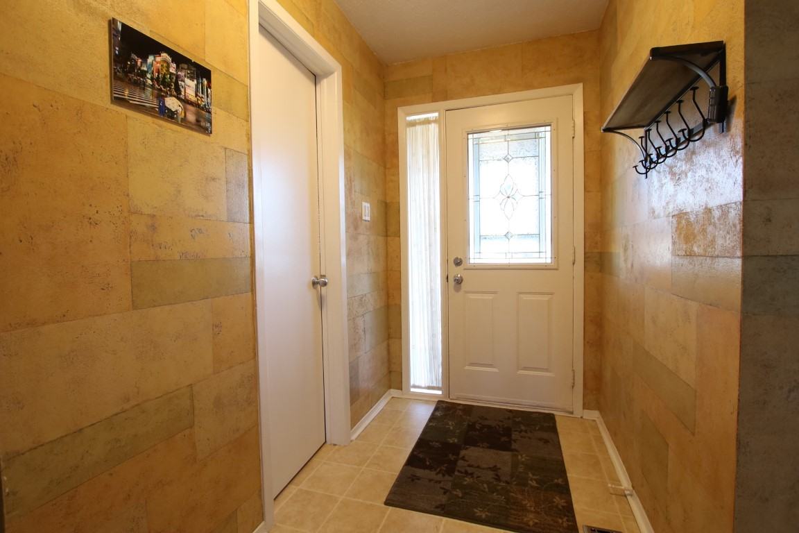 1269 Cedarcroft Cres - Photo 3 of 30